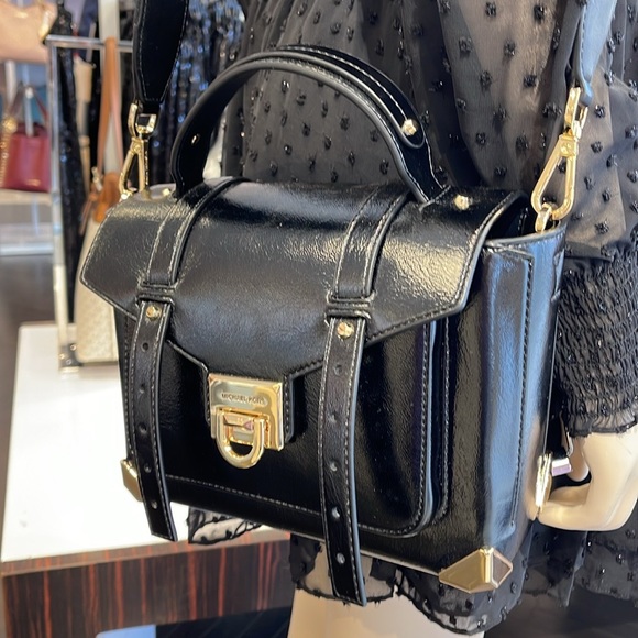 MICHAEL KORS
Manhattan Medium TH SCHOOL Crackled Metallic Leather SATCHEL
Black - Picture 3 of 16